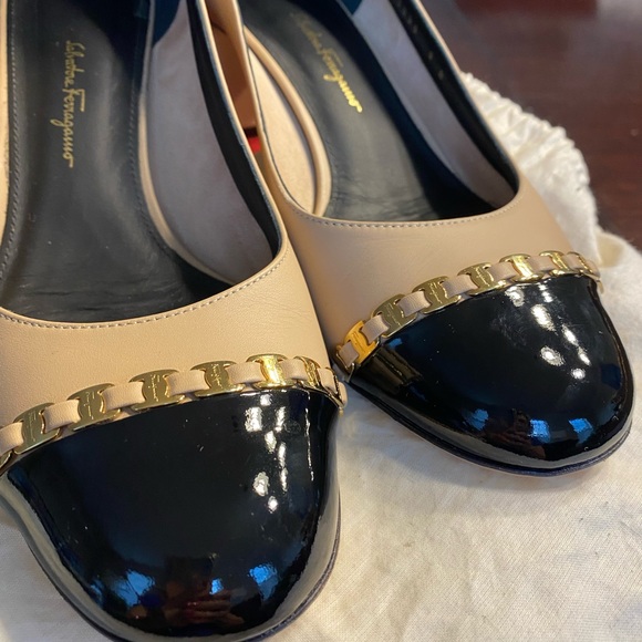 Salvatore Ferragamo low two-tone pumps - Picture 8 of 12